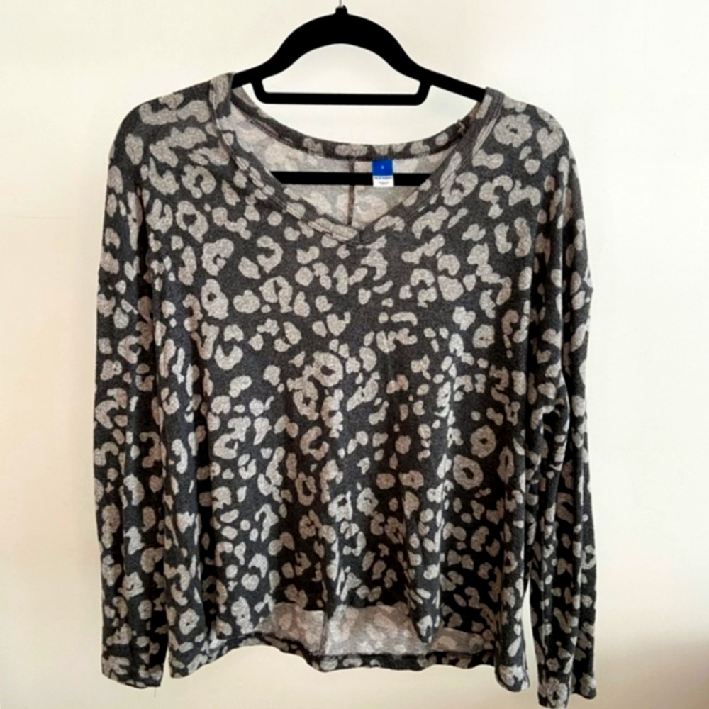 OLD NAVY ANIMAL PRINT TOP.SIZE L GUC